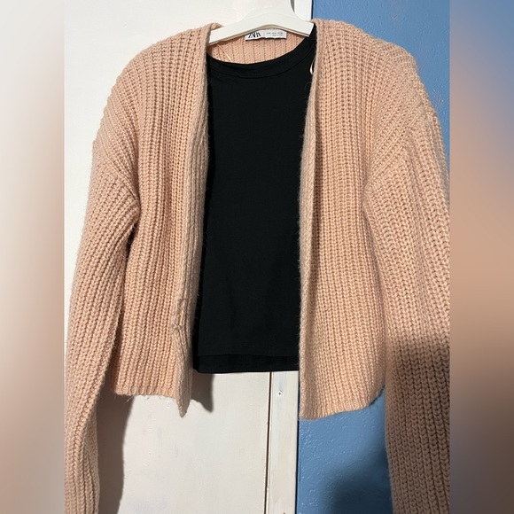 Zara - Picture 1 of 2